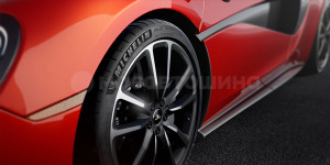 Технология Премиальный дизайн с ноу-хау и мастерством MICHELIN<br /><br />MICHELIN Pilot Sport 4 S имеет премиальную отделку, стильный эффект темного бархата на боковине. Также имеется глубокий протектор обода, который защищает от легких повреждений колеса, подчеркивая дизайн и красоту вашего автомобиля так же, как и его функциональность.