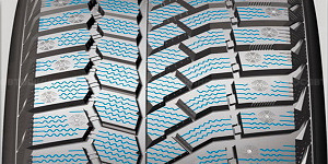 Технология Уникальная особенность Viatti Brina Nordico заключается в огромной количестве зигзагообразных ламелей, расположенных на шашках протектора. 1900-2000 ламелей придают шине оптимальные сцепные свойства на зимней поверхности.