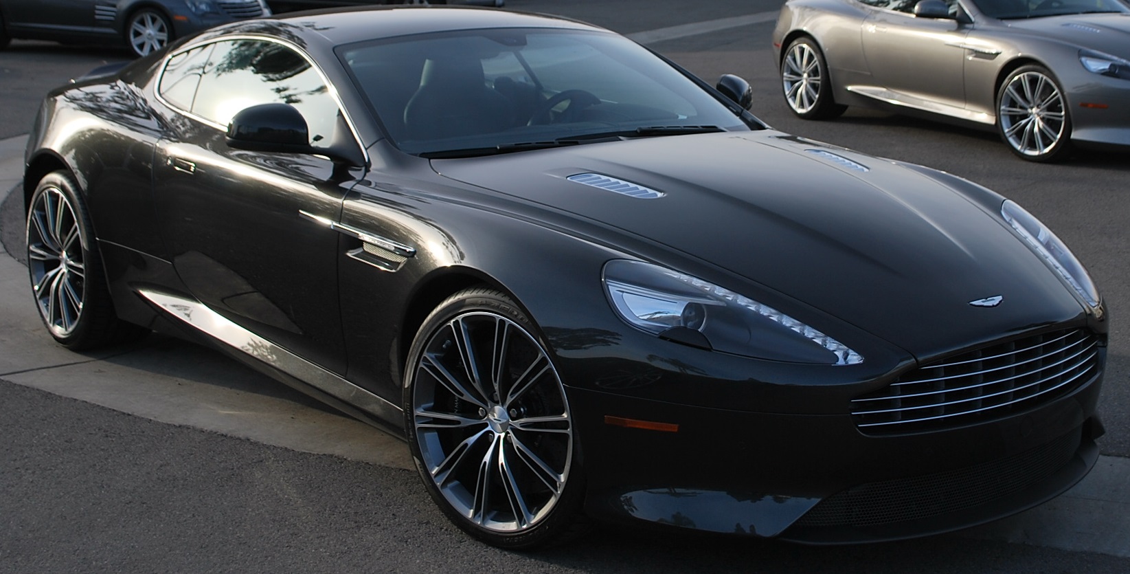 Aston Martin v12 db9