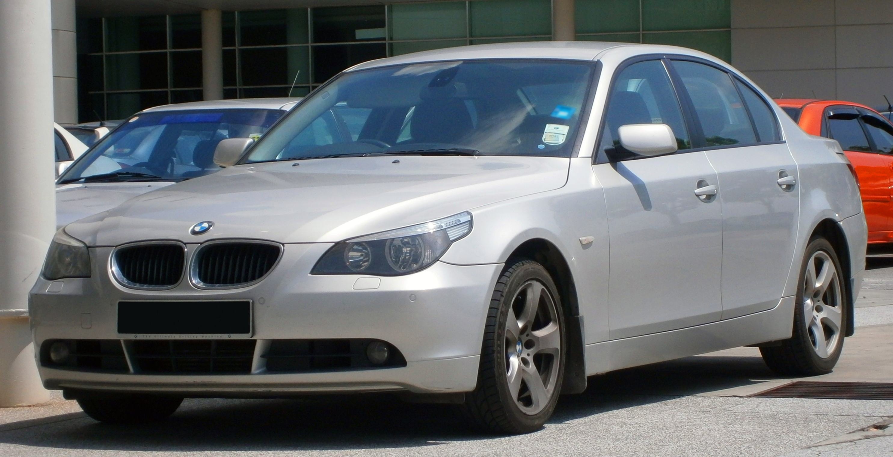 Шины и диски для BMW 5 (E60, E61) 2005, размер колёс на