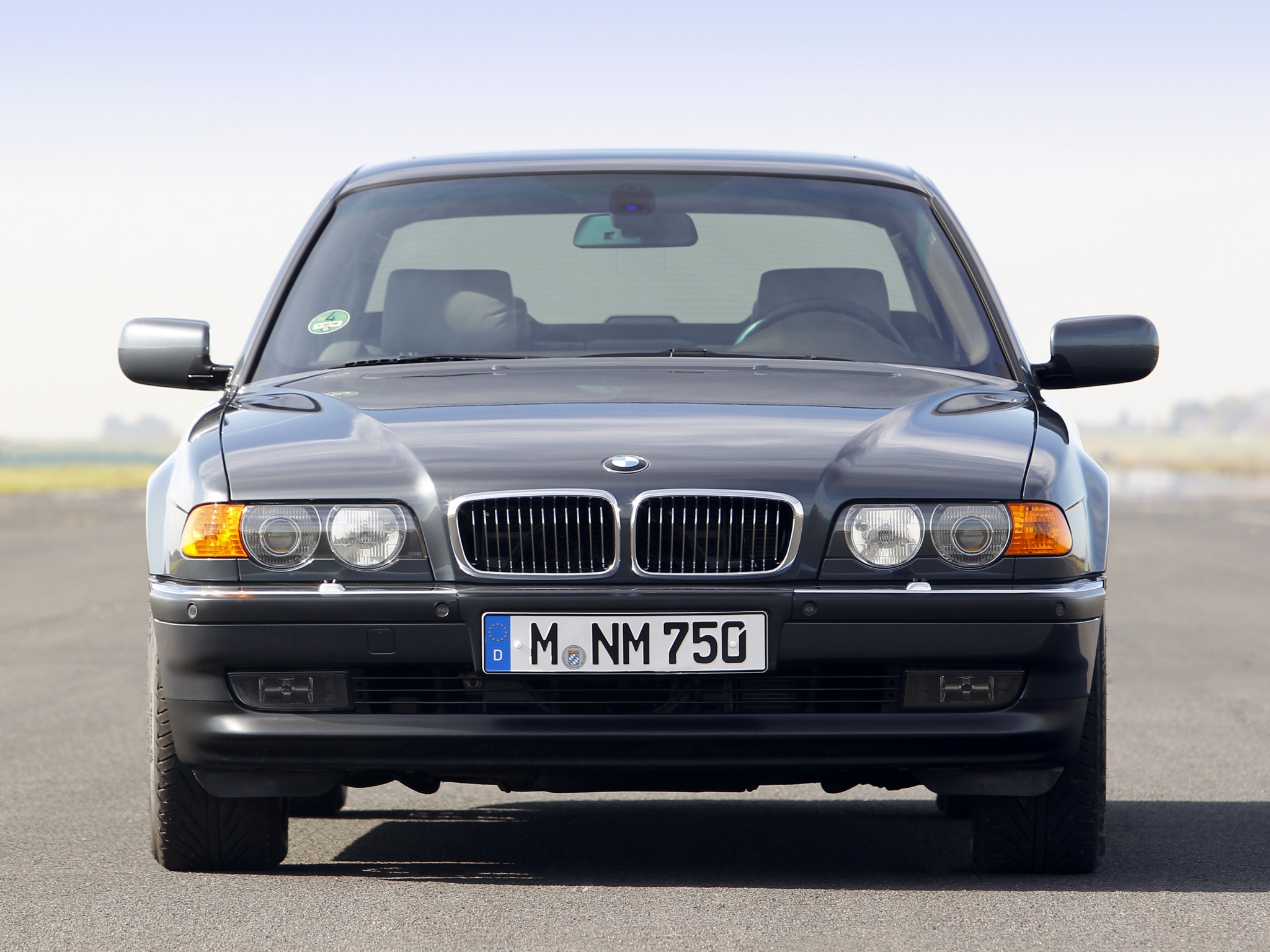 Шины и диски для BMW 7 (E38) 1998, размер колёс на БМВ 7 (Е38) 1998