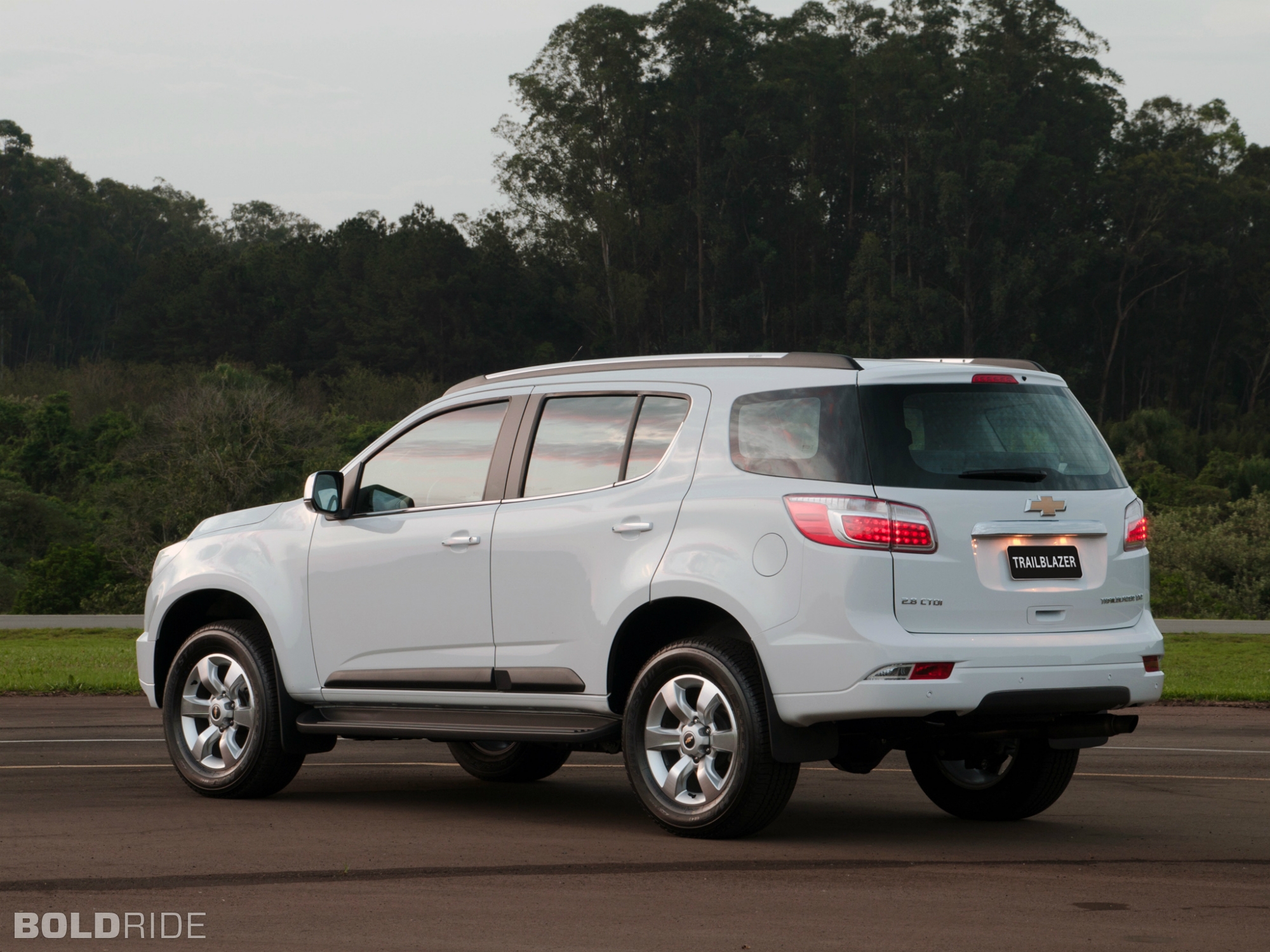 Шины и диски для Chevrolet TrailBlazer 2014, размер колёс на Шевроле  ТраилБлазер 2014