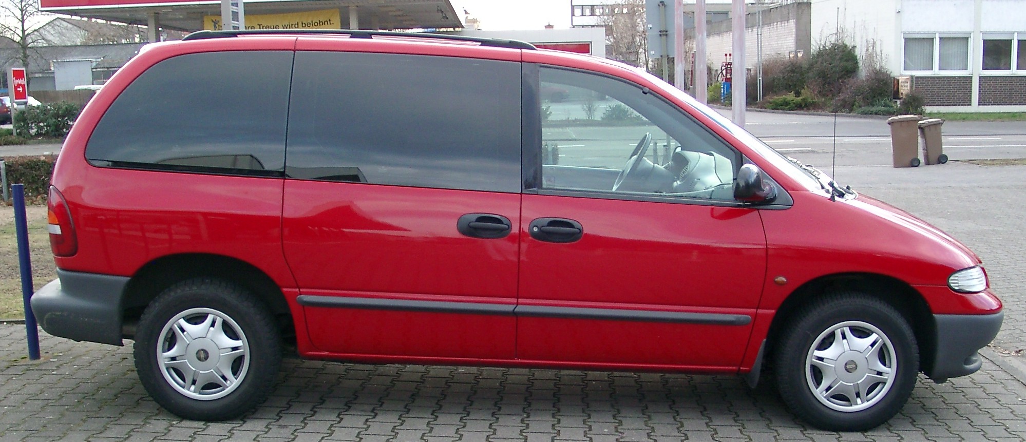 Шины и диски для Chrysler Voyager 1998, размер колёс на Крайслер Вояджер  1998