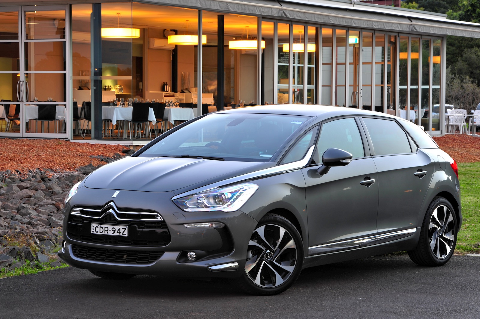 Шины и диски для Citroen DS5 2014, размер колёс на Ситроен ДС5 2014