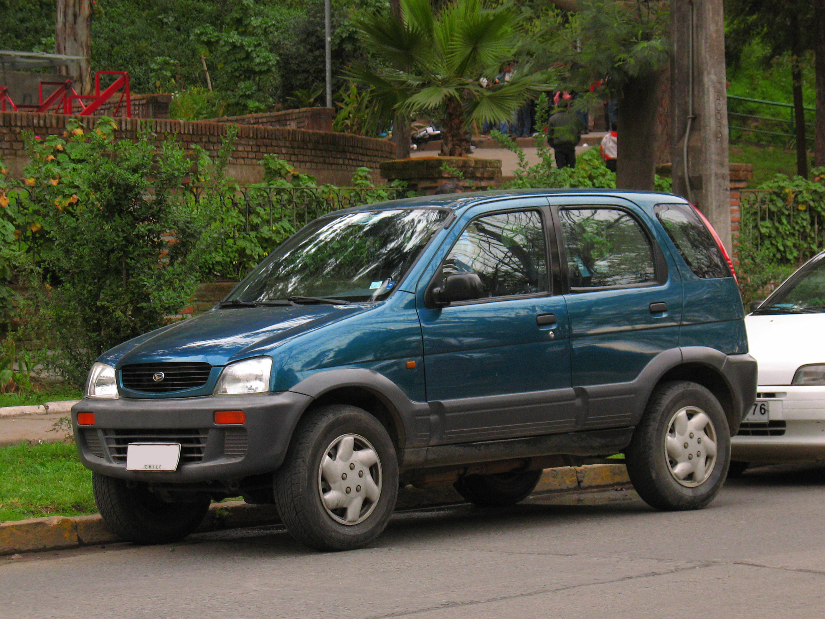 Шины и диски для Daihatsu Terios 2000, размер колёс на Даихатсу Териос 2000