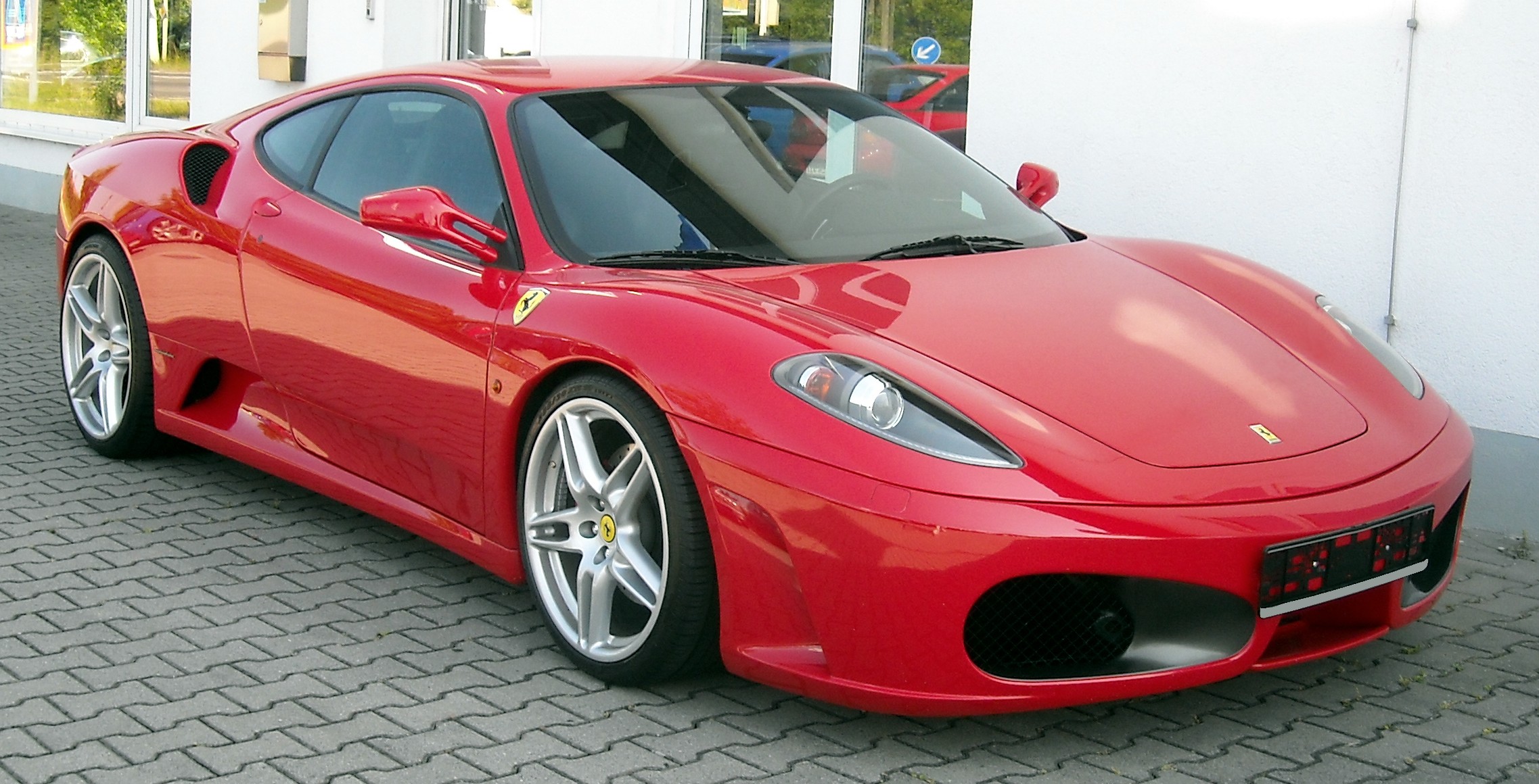 Красная Ferrari Spider f430