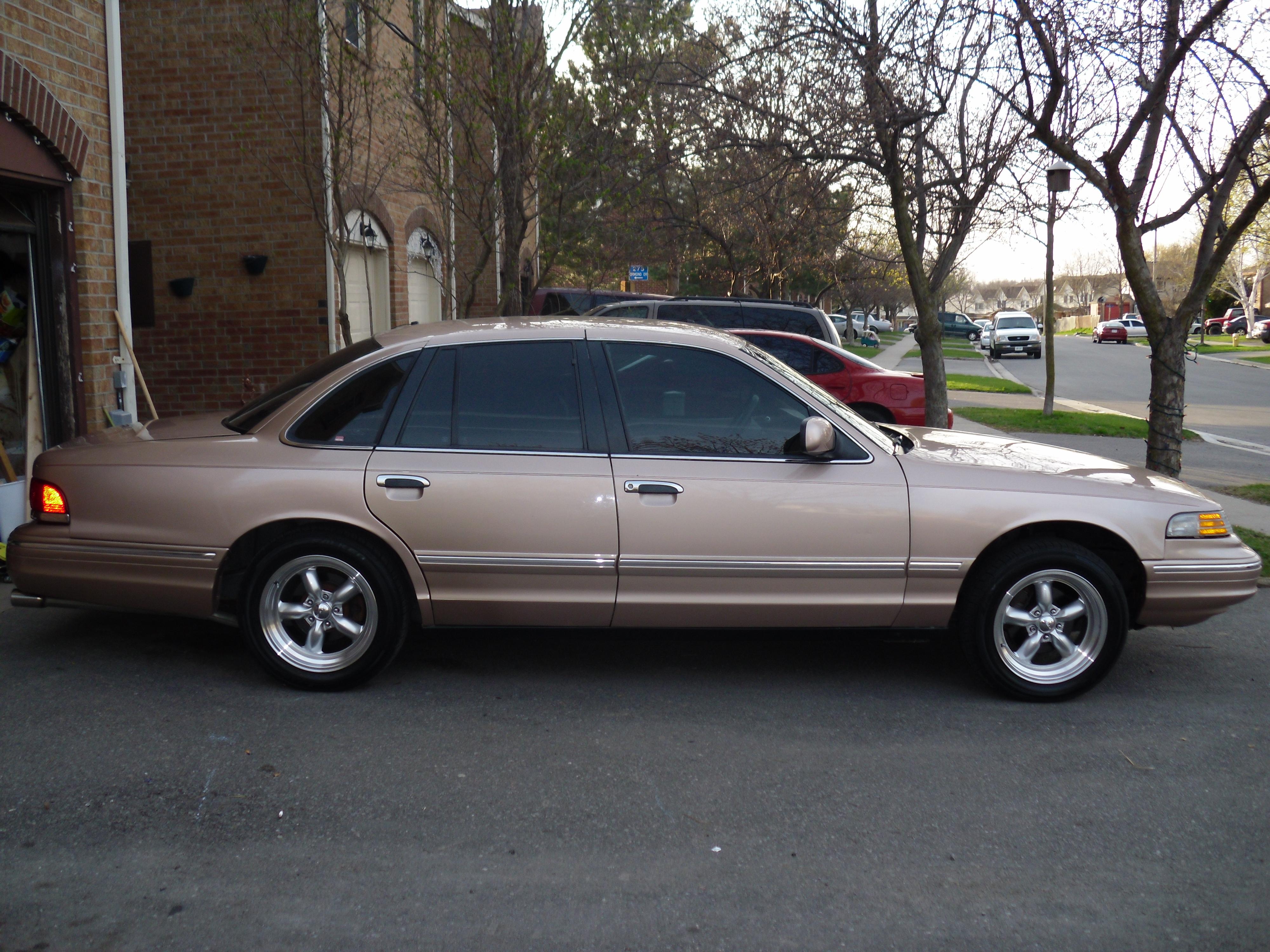 Шины и диски для Ford Crown Victoria 1996, размер колёс на Форд Сровн  Висториа 1996