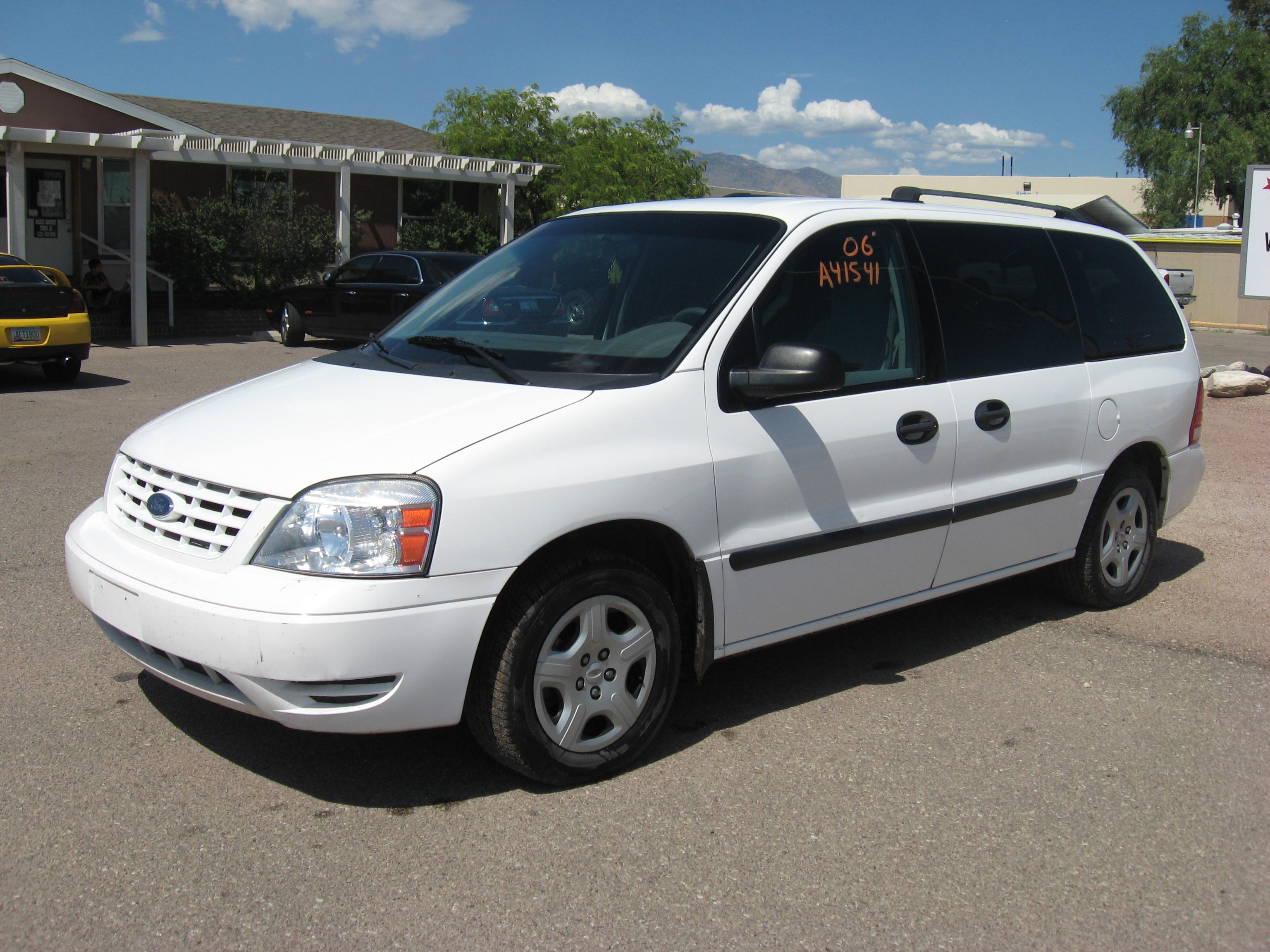 Шины и диски для Ford Freestar, размер колёс на Форд Фристар