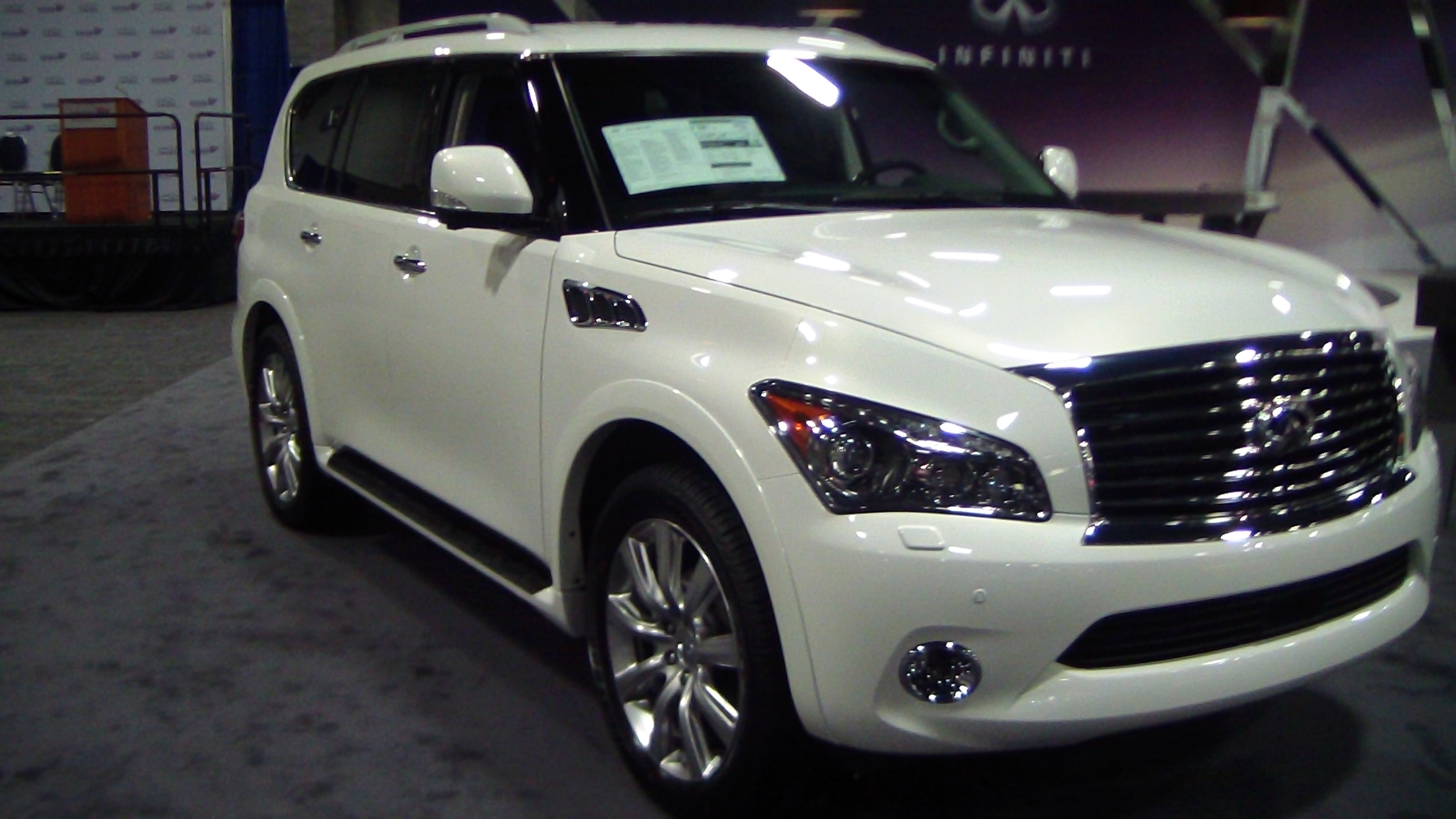 Шины и диски для Infiniti QX56 2013, размер колёс на Инфинити Ку-Икс 56 2013