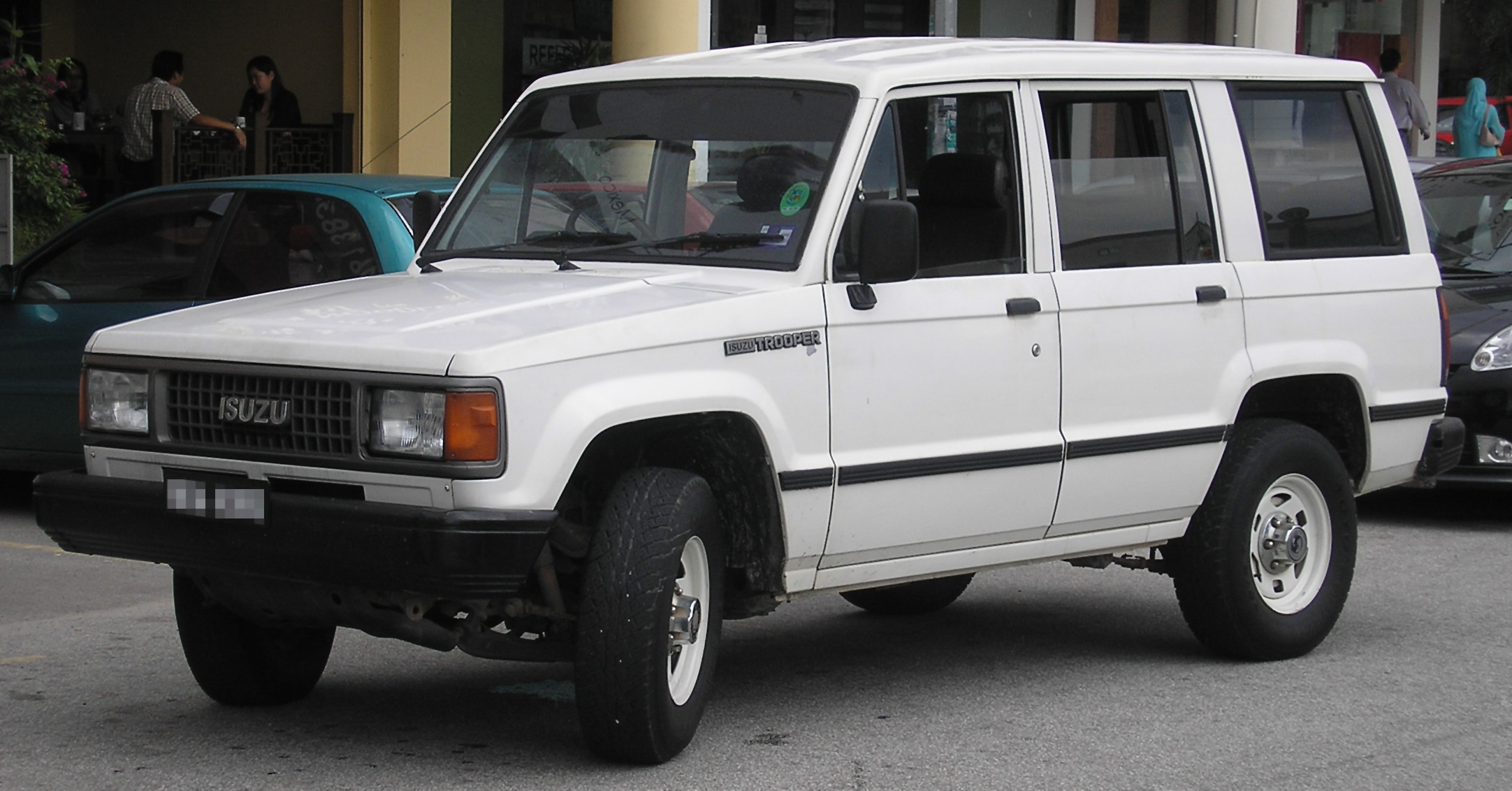 Шины и диски для Isuzu Trooper 1982, размер колёс на Исузу Трупер 1982