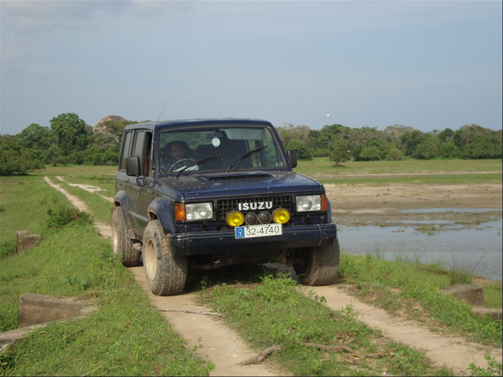 Шины и диски для Isuzu Trooper 1987, размер колёс на Исузу Трупер 1987