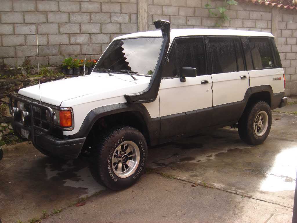 Шины и диски для Isuzu Trooper 1990, размер колёс на Исузу Трупер 1990