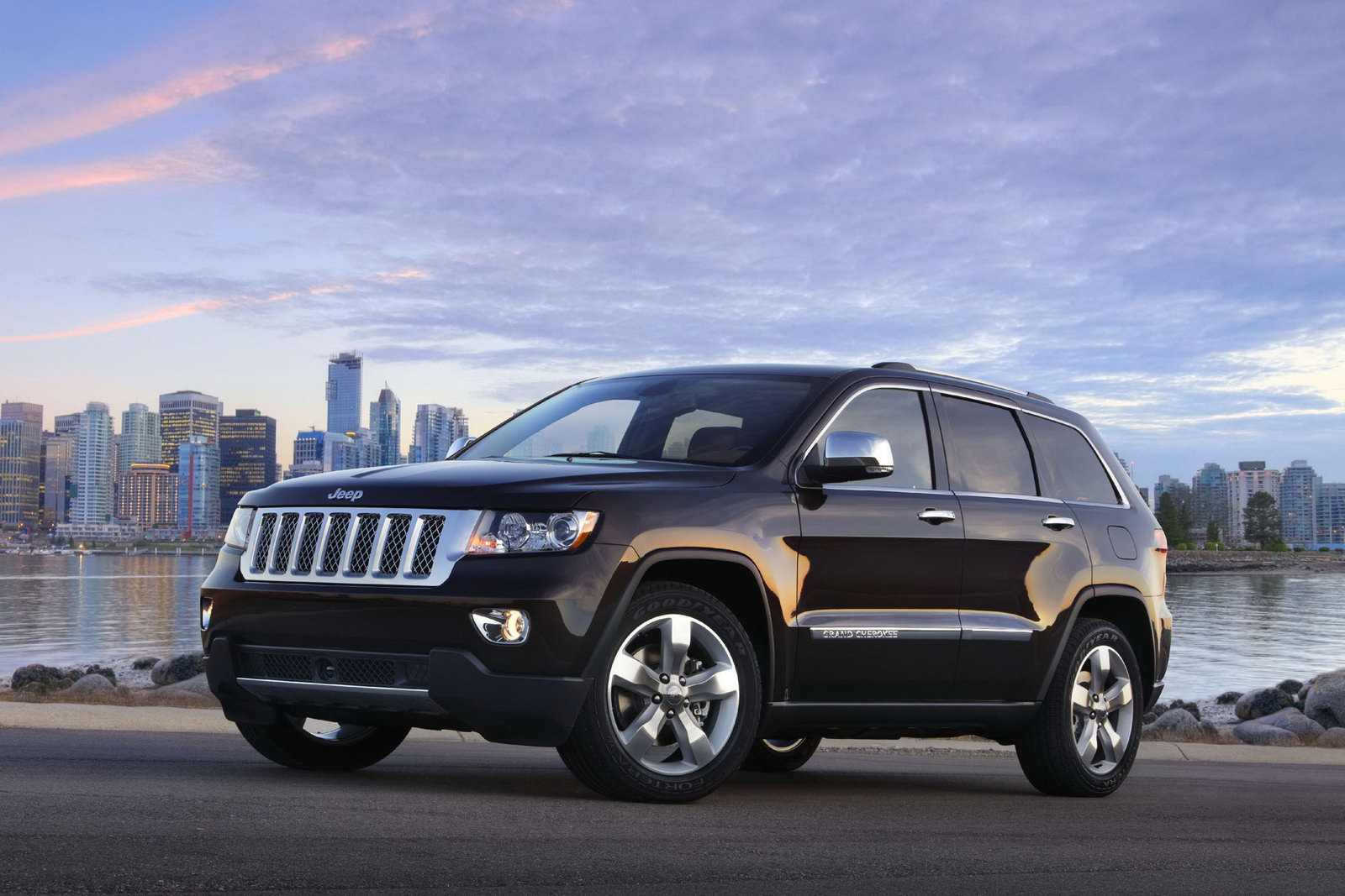 Шины и диски для Jeep Grand Cherokee 2011, размер колёс на Джип Гранд Чероки  2011