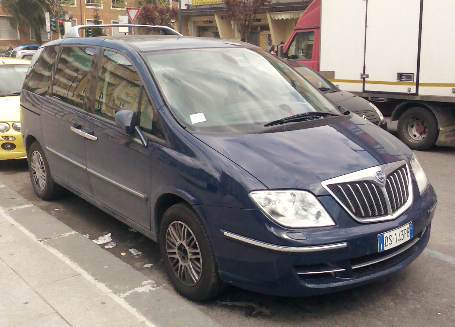 Подбор шин на Lancia Phedra 2009