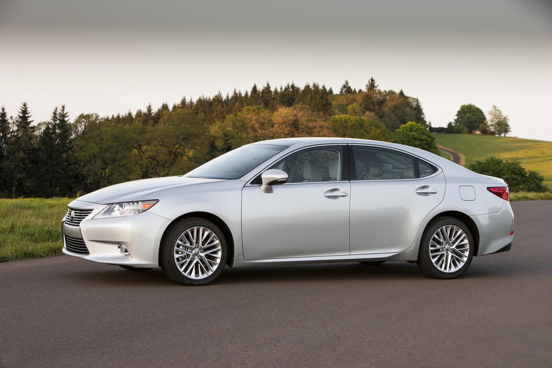 Шины и диски для Lexus ES 2015 250, размер колёс на Лексус ЕС 250