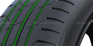 Технология Silent Groove Design – это инновационное решение инженеров Nokian Tyres. Дизайн стенок продольных канавок повышает комфорт вождения. Ключевая особенность заключается в полукруглых углублениях, влияющих на поток воздуха в шине.

Углубления на поверхности продольных канавок протектора шины создают меньше завихрений воздуха, что предотвращает возникновение неприятного звука. Это снижает уровень шума как внутри автомобиля, так и за пределами его салона, делая вождение комфортным.
