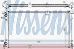 NISSENS Радиатор охлаждения двигателя NISSAN PRIMASTAR (02-) 2.5 dCi (2140000QAR, 63818A)